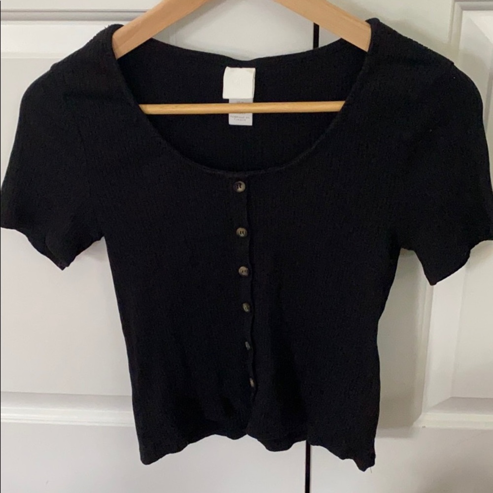 button up black top